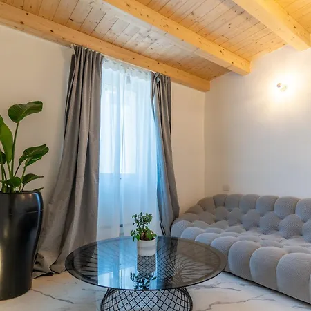 Palazzo San Zeno Διαμέρισμα *